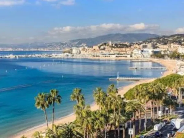 CANNES BANANE T3 65 M2 EN REZ-DE-CHAUSSÉE TRAVERSANT SUD-EST