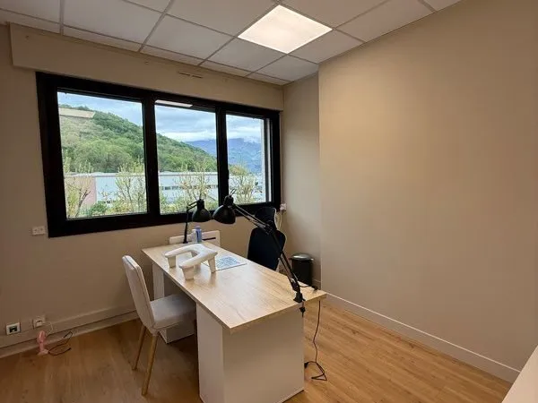 Bureau / Local Pro Lumineux 14m² - Idéal Libéral ou Indépendant