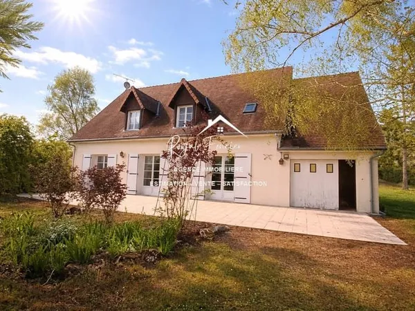 Bien situé, venez poser vos valises dans cette maison avec son
