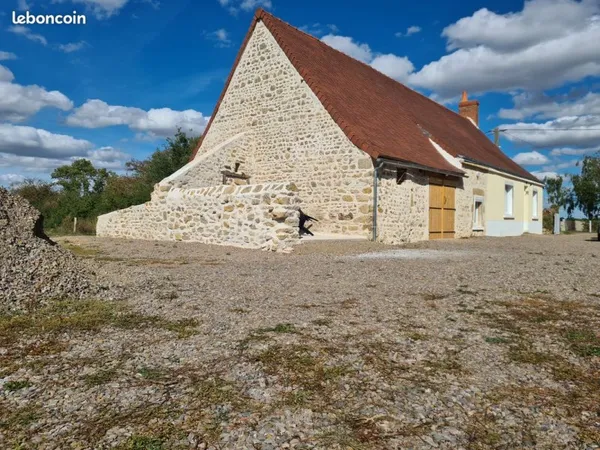 Maison 80m2 +garage attenant + dépendance 40m2+6 garages en cours de construction sur terrain 25000m
