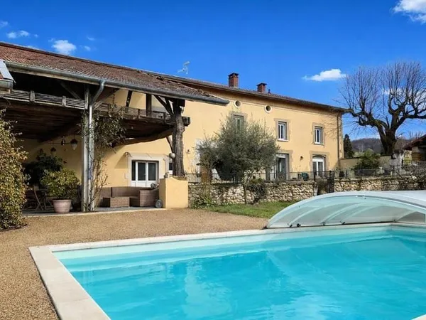 Maison 8 pièces 235 m²