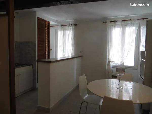 Toulon centre haut joli studio meublé 37m2