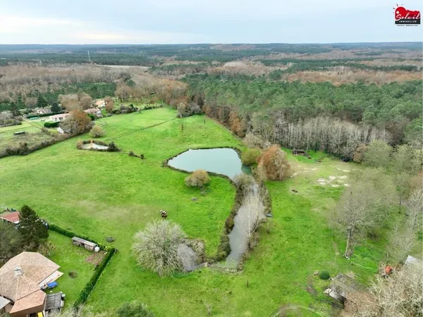 Maison avec lac privé sur environ 4 hectares