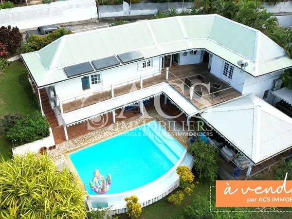 Magnifique villa F6 avec piscine et vue mer - LESTROIS-ILETS