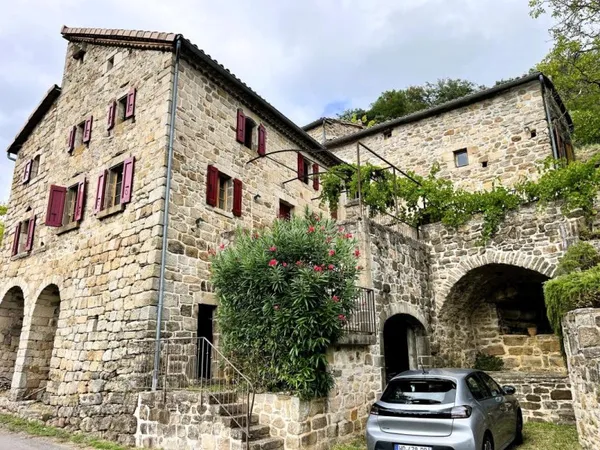 Maison + gîtes et piscine
