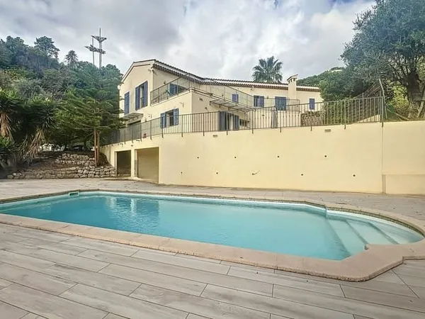 Maison 5 pièces 253 m²