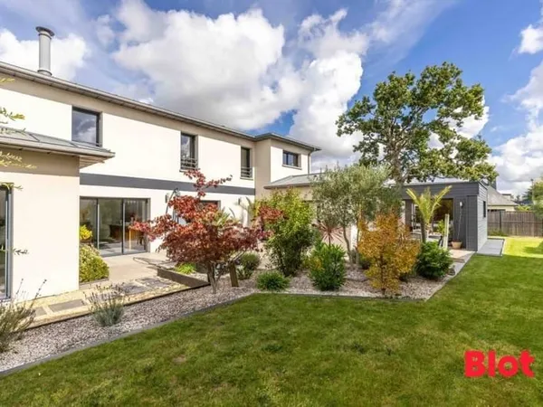 Villa 7 pièces 217 m²