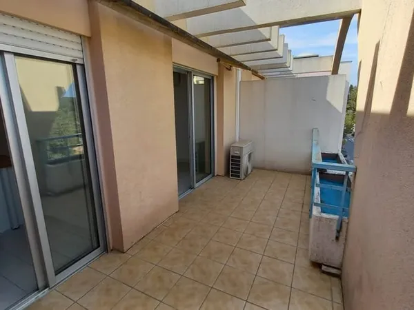RESIDENCE DES PRES FLEURIS - DERNIER ETAGE TRAVERSANT