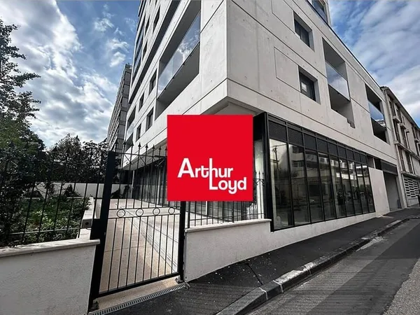 Local commercial 183 m²