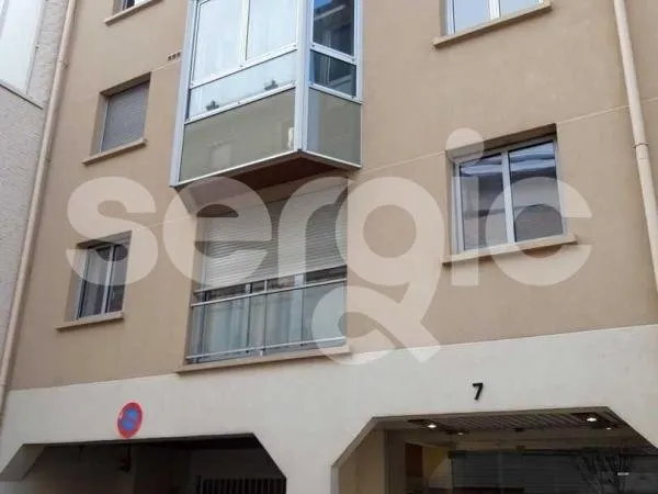 Stationnement Location Suresnes  6m² 120€