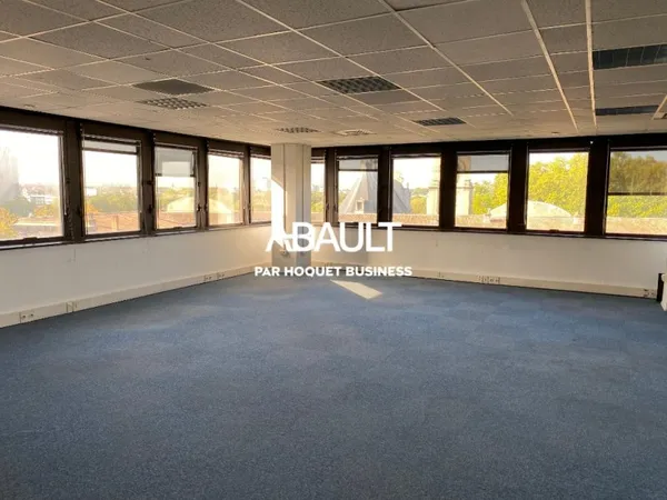 Local professionnel 660 m²