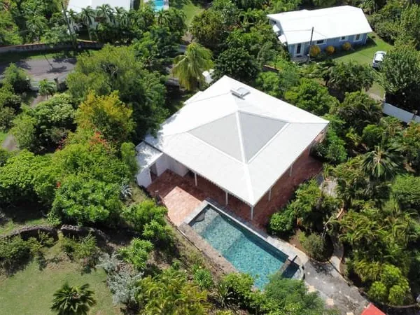 A VENDRE - 2 F4 DANS VILLA DE 196 M2 AVEC PISCINE AU CAP ES