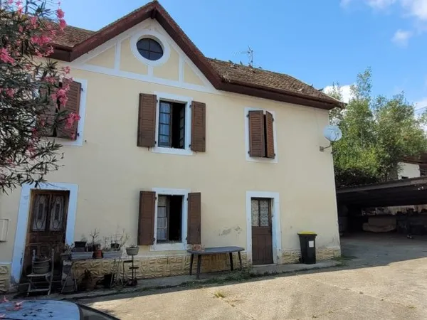 Véritable béarnaise avec 6 chambres sur Terrain clôturé de 5000m2