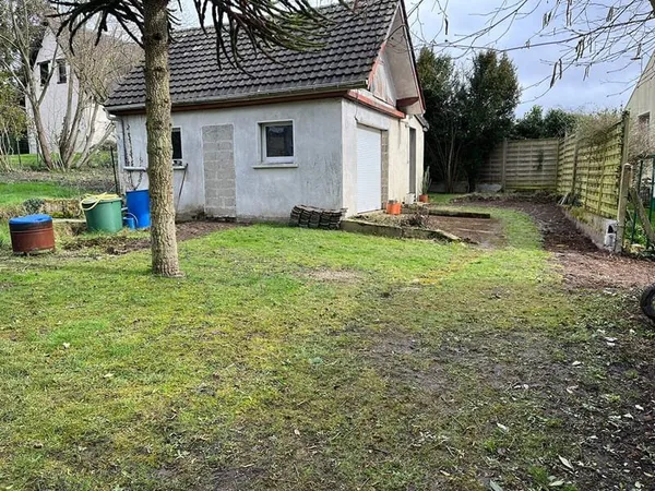 Terrain 301m2 avec dépendance à rénover