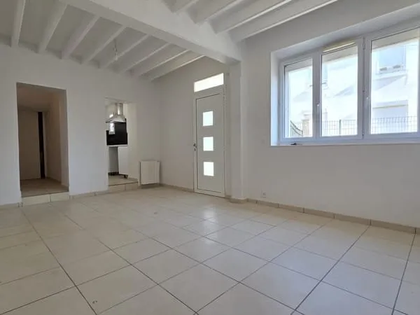 MAISON DE VILLE AVEC TERRASSE EN CENTRE-VILLE - RER