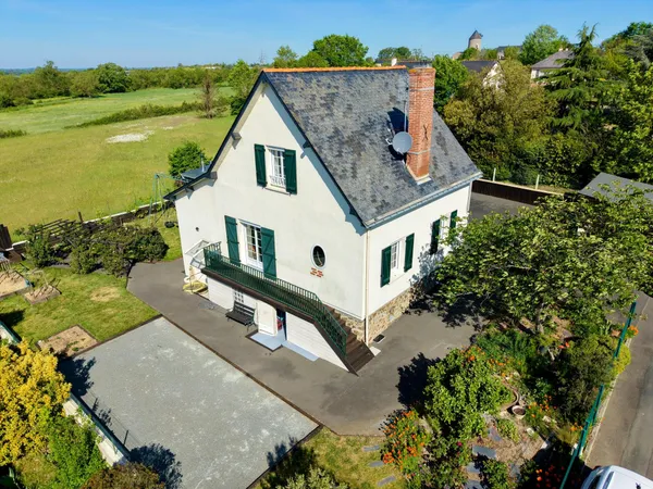 Maison autonome en énergie et en eau à la Possonnière