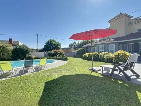 Maison 7 pièces 250 m²