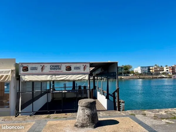 Le Grau d'Agde Saison été 2026, à louer local restaurant -Emplacement N°1 sur le quai Meric ce local