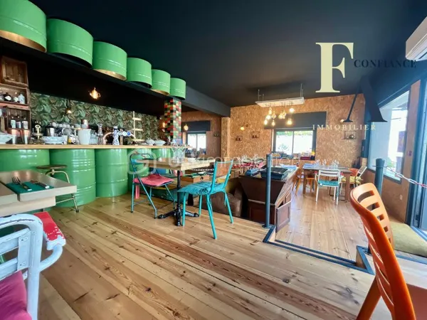 Local commercial 220 m²