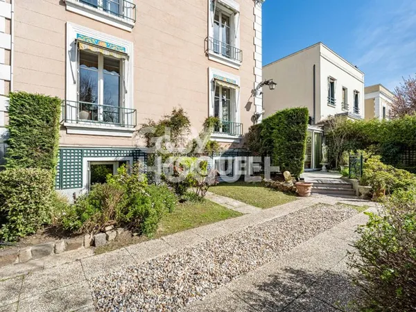 Maison de Prestige à Vendre à Courbevoie - Référence 4842