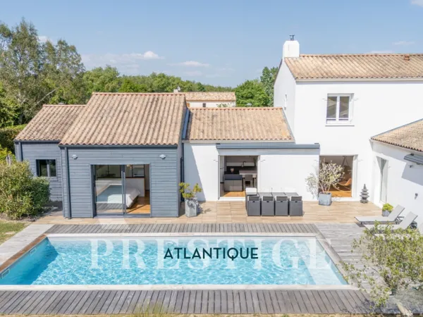 PORNIC - VILLA 280M2 HABITABLES - PISCINE - TERRAIN 2014M2