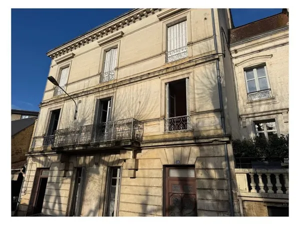 Redonnez vie à l'histoire : Immeuble de 229 m² en plein centre ville. Visite virtuelle sur demande