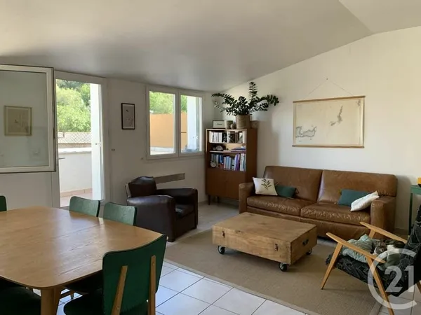 Bâtiment 3 pièces 180 m²