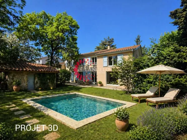 Maison 10 pièces 230 m² avec terrain 920 m² au calme proche comm