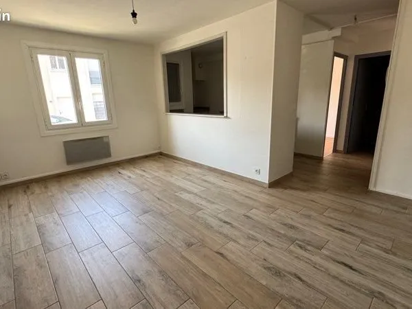 Appartement T2 40m² Centre Ballancourt + Parking - Dispo Mai