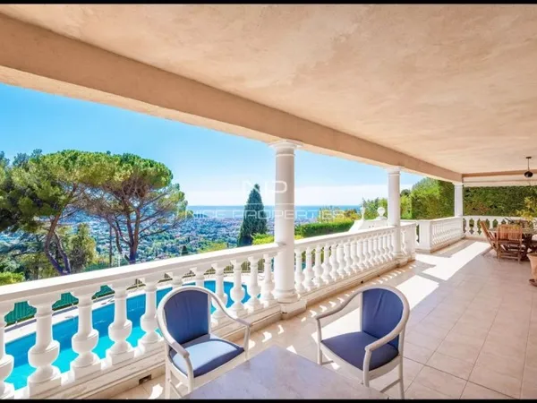 Nice Gairaut, propriété de 378 m² avec piscine, terrasses, vue me