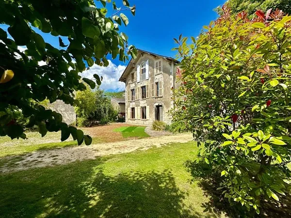 Maison 6 pièces 242 m²