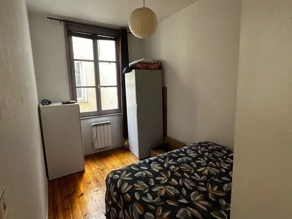Apparemment 2 pièces