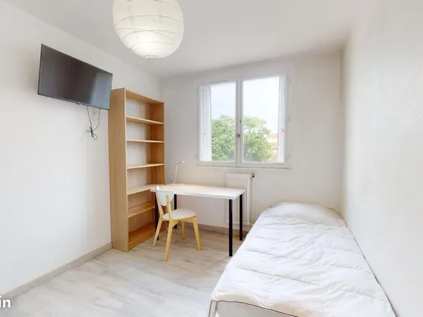 Chambre 5 pièces 66 m²