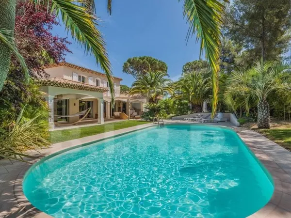 Villa 4 pièces 270 m²