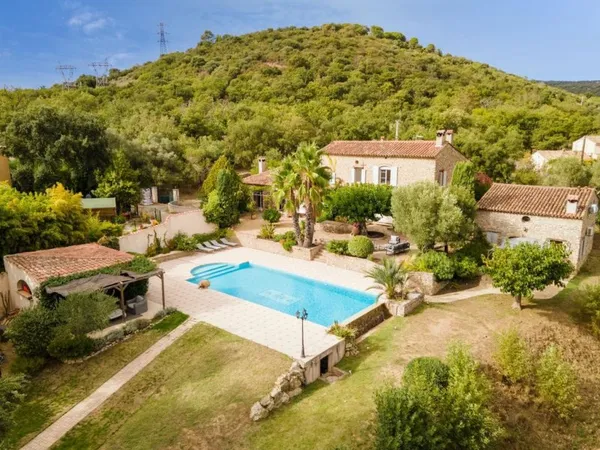 Villa 10 pièces 400 m²