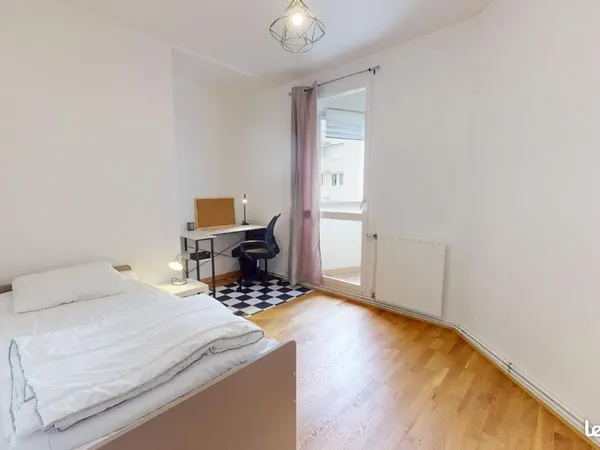Chambre 4 pièces 98 m²