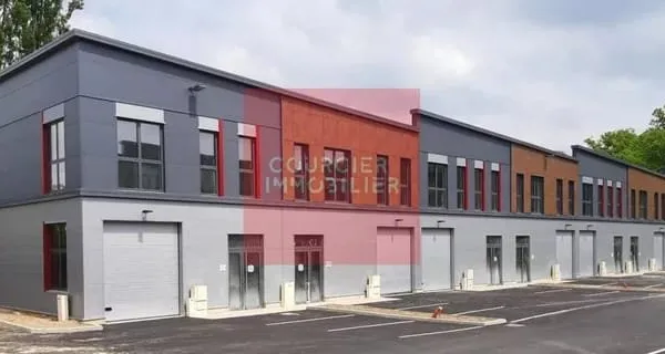 FEUCHEROLLES (78) - LOCATION CELLULE D'ACTIVITE 178 M²
