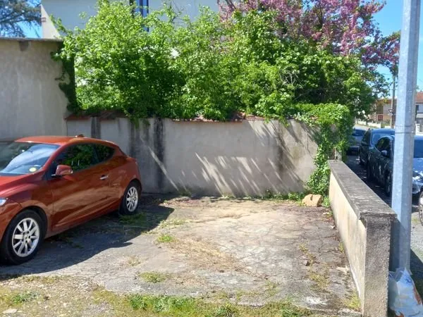 Montlucon Place de proche ecole gendarmerie