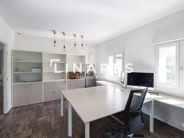 LE VALENTINOIS - Local de 67m2 - Parking - 13011 La Valentine