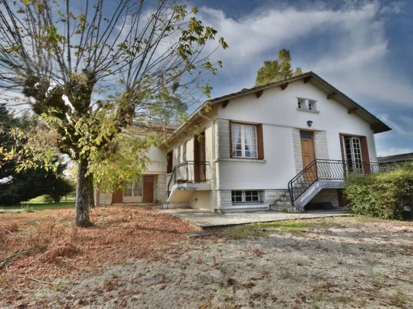 Proche Bergerac Maison de village de 176m2 sur terrain 2000m2