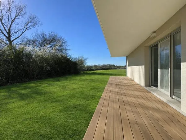 Appartement 4 pièces de 90m² + Terrasse en bois et grand jardin + 2 parking sous-sol ! QUINT FONSEGR