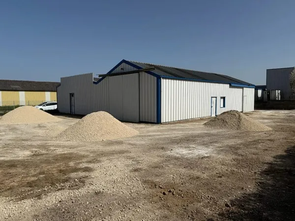 Local 7 pièces 360 m²