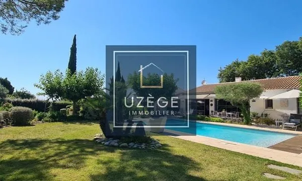 Villa dans un écrin de verdure