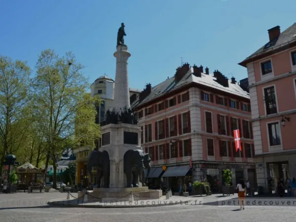 CHAMBERY Local commercial - BUREAUX 1300 m2