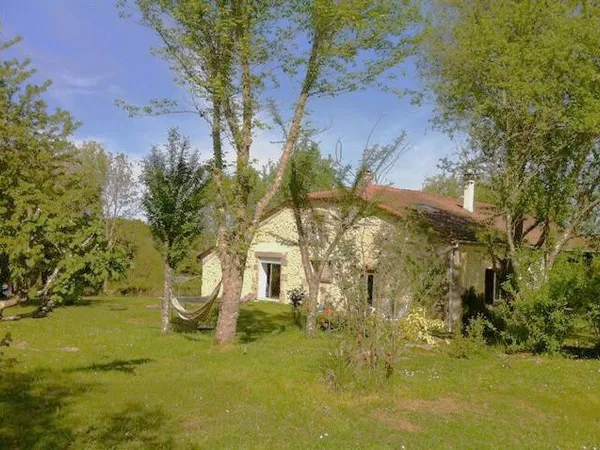 MAISON EN PIERRE DE 220 M2 SUR 3000 M2 -Bazas - GIRONDE (33