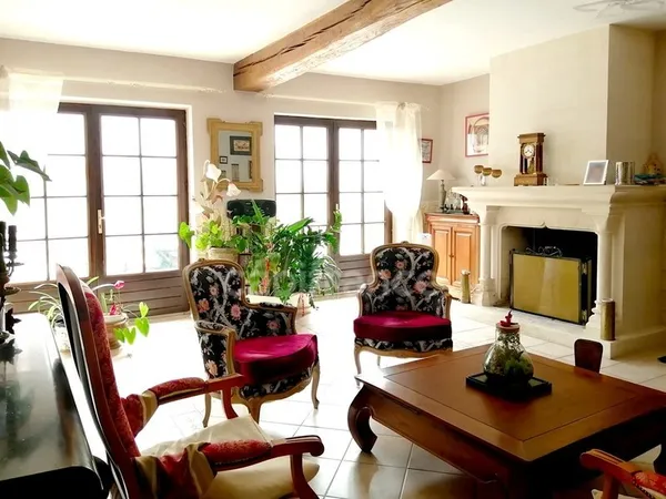 Noyers-sur-Cher (Loir-et-Cher), à vendre LONGERE familiale 7 pièces de 180 m²