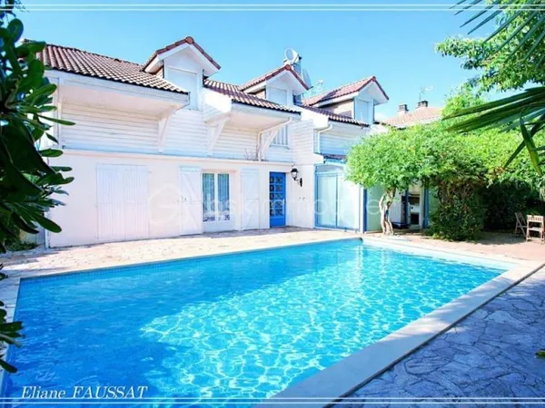 Maison de ville, 5/6 chambres 170m² avec piscine couverte, dépaysement exotique à Tarbes !!!