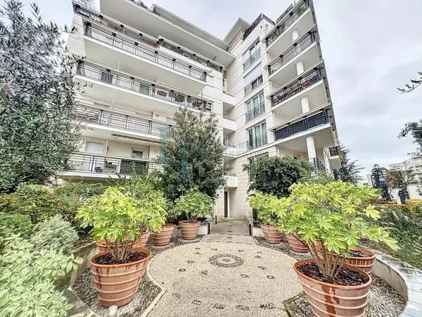 EXCLUSIVITE LUXURY PROPERTIES - LOCATION VIDE - Appartement Courbevoie 3 pièces 74.08 m2 - CAVE - PA