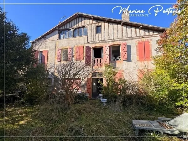 Bâtisse de caractère à colombages - 420 m² - terrain 1 350 m² - coeur de bastide MASSEUBE