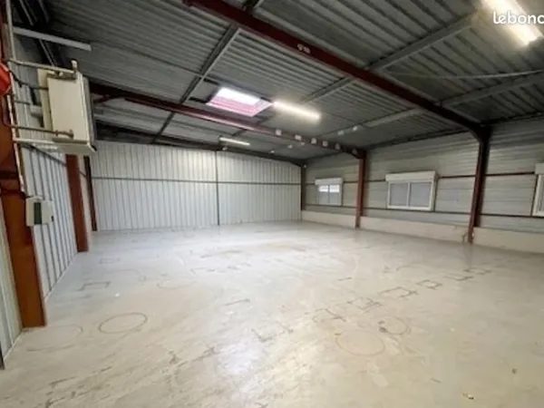 DÉPÔT / LOCAL D'ACTIVITÉ 120 m² - ACCÈS FACILE - SÉCURISÉ - ILLZACH (Mulhouse)